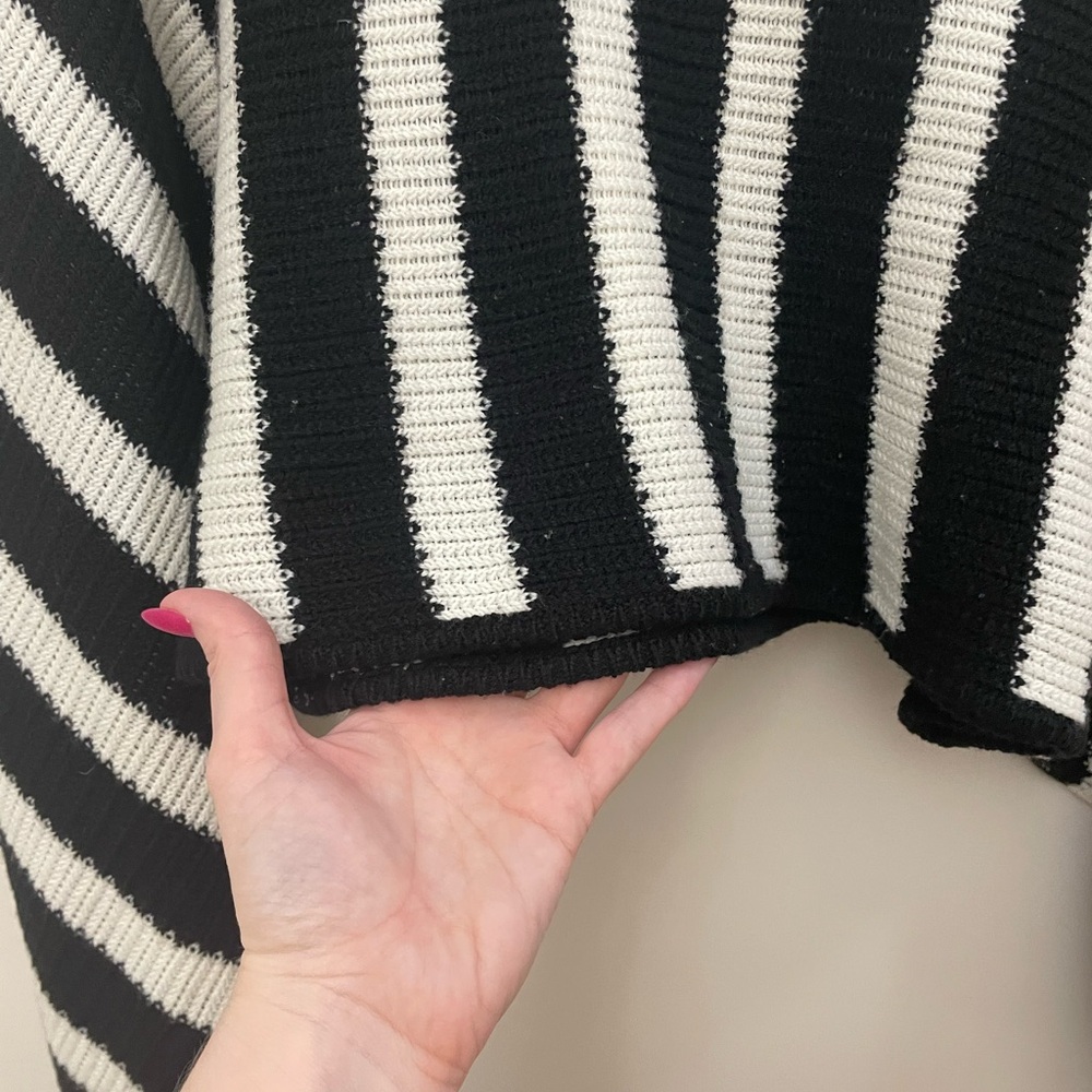Vintage Revamped Cropped Monochrome Striped Sweater - Picture 4 of 6